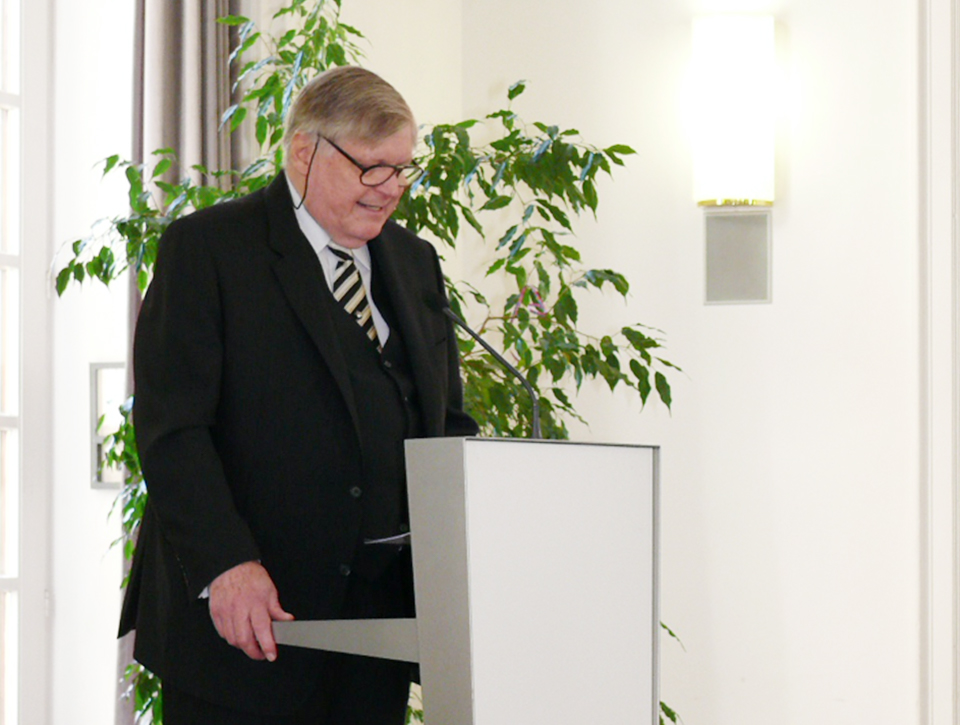 Vereinsgründer Manfred Grieb während seiner Ansprache zur Gründungsversammlung am 24. Januar 2009 im Museum für Kommunikation in der Lessingstraße; Foto: Gerhard Neukam